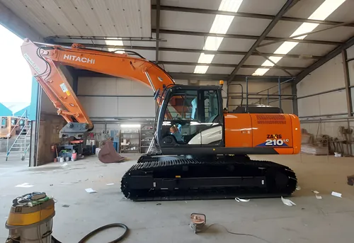 Hitachi 210LC digger